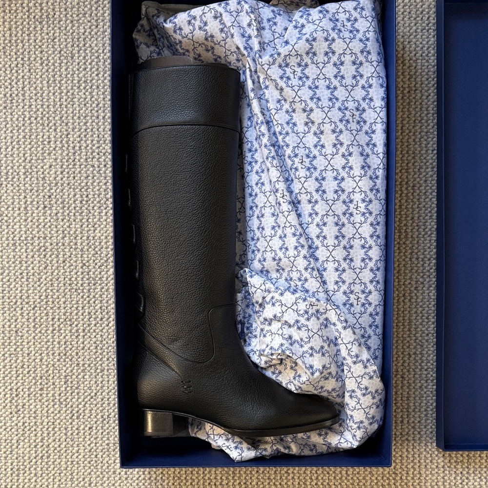 Elegant Black Leather Women’s Boots